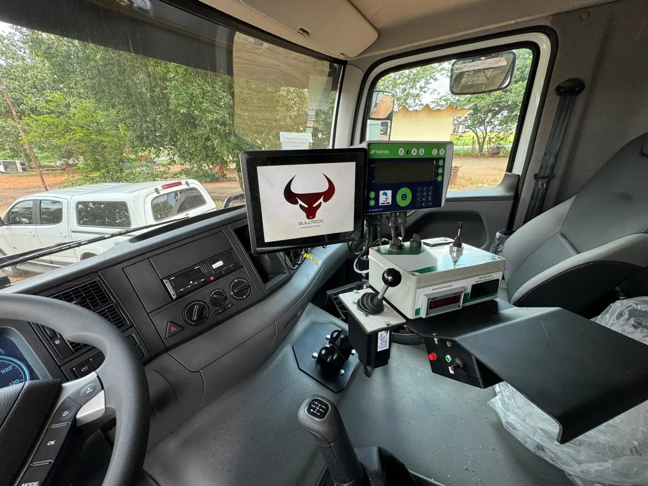 Field service on a mixer scale at a cattle feedlot